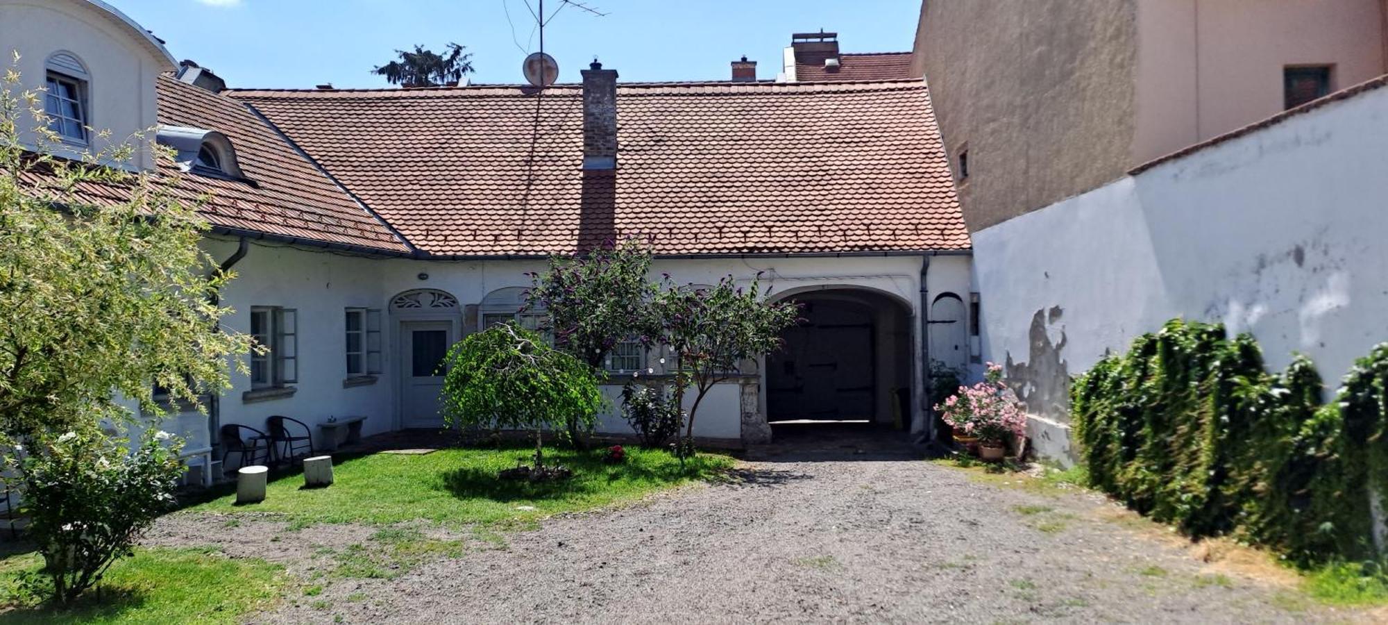 Plitzner Belvarosi Apartmanhaz Eger Exterior photo