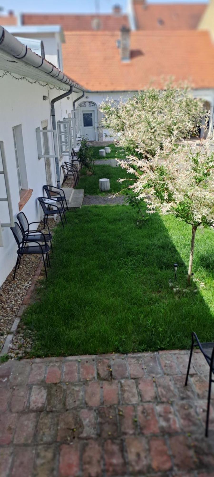 Plitzner Belvarosi Apartmanhaz Eger Exterior photo