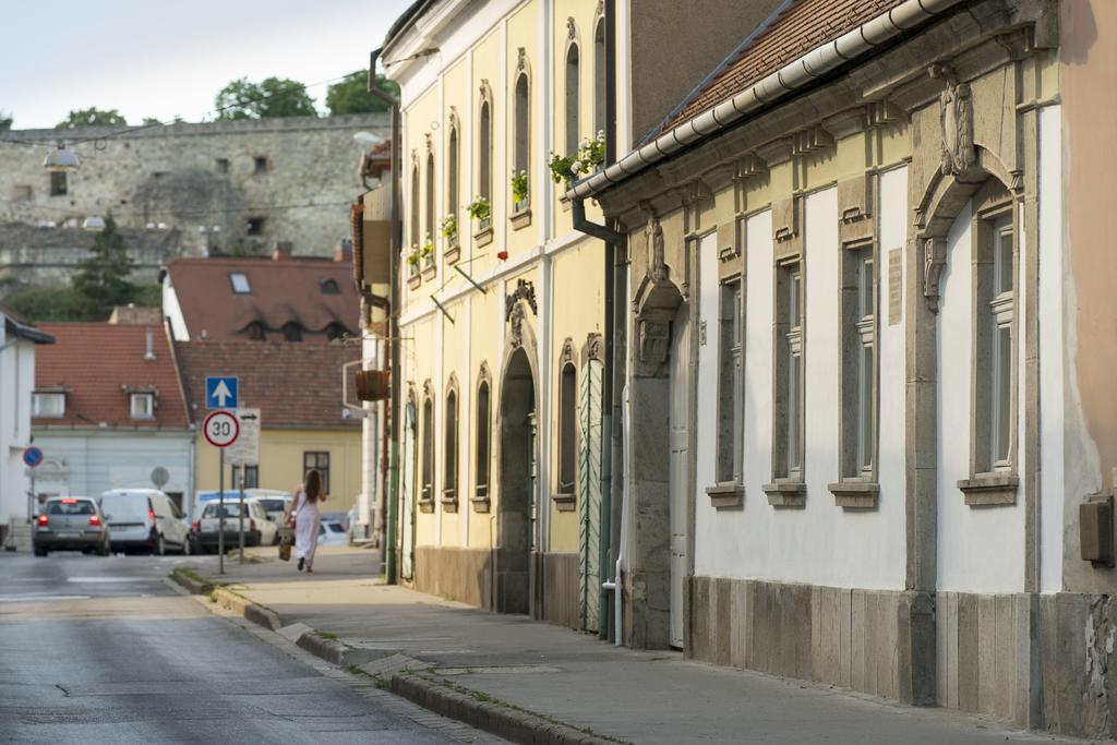 Plitzner Belvarosi Apartmanhaz Eger Exterior photo